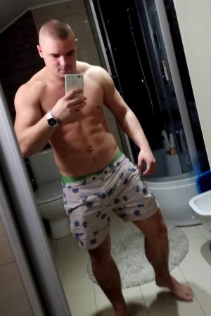 Mes pauses café se terminent jamais comme prévu Julien - rencontre-Gay-Aulnay-sous-Bois