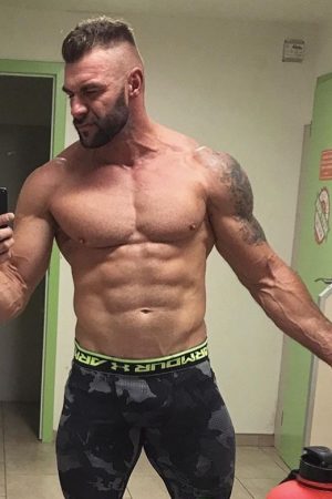 Après le boulot, j’allume mon portable et je me branle en attendant un message Mateo - rencontre-Gay-Strasbourg