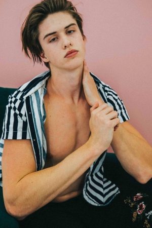 Putain j’ai la trique après ma sieste coquine, toi t’es prêt? Elias - rencontre-Gay-Strasbourg