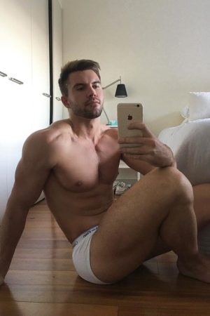 Cherche mec sympa pour une soirée en groupe Rémy - rencontre-Daddy-Caen