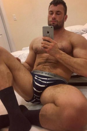 Des rondeurs pour des plaisirs partagés 🍷 Julien - rencontre-Daddy-Levallois-Perret