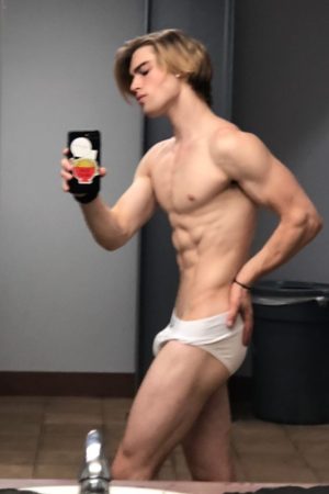 Envie de vivre nu entre hommes à Montpellier Luca - rencontre-Minet-Montpellier