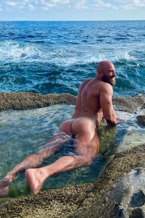 Je cherche celle qui m’aidera à vider la cave à vin Léo - rencontre-Daddy-Villeurbanne