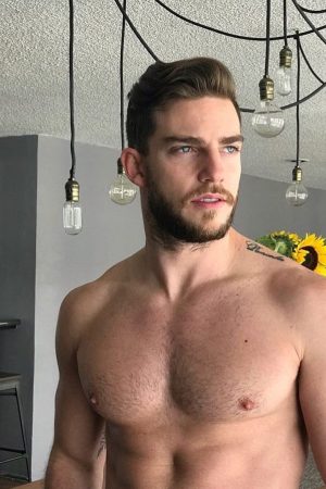 Frustré et en colère, une baise maintenant Elias - rencontre-Gay-Lille