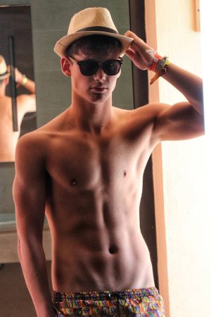 Envie de kiffer sans chichis Bastien - rencontre-Gros-Bordeaux
