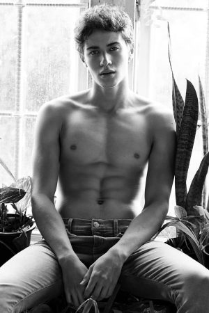 Cherche à combler mes week-ends Loris - rencontre-Gay-Corbeil-Essonnes